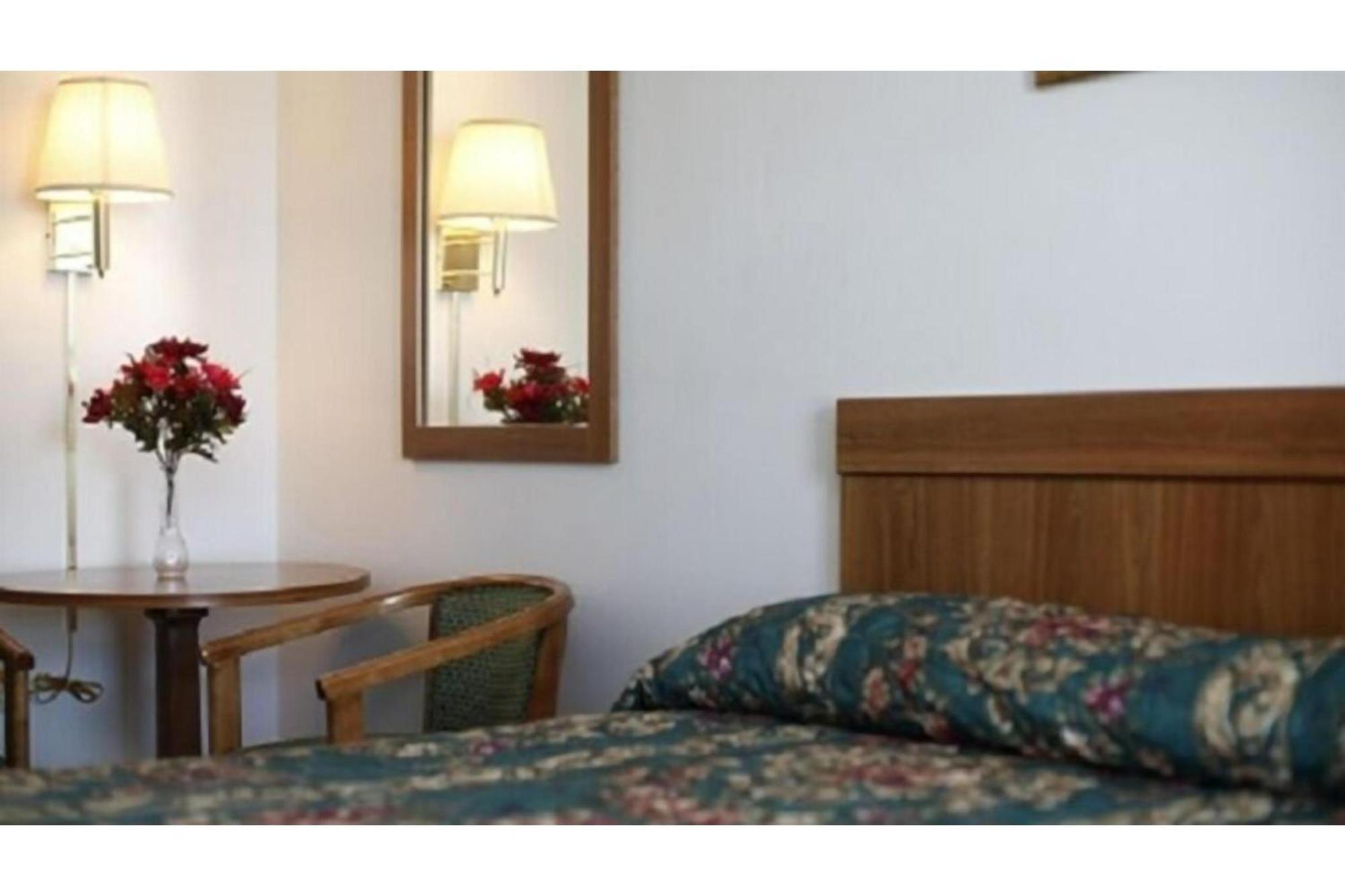 Oyo Travelier Motel Macon Exterior foto